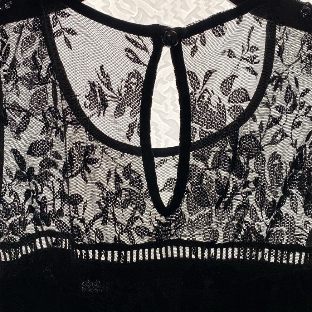 Speechless Lacy Dress - Picture 4 of 9
